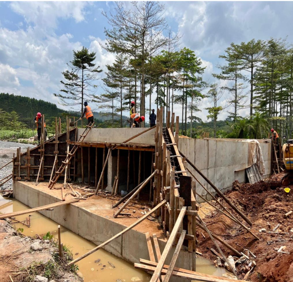 Construction of Box Culvert at Km 6+225 along Mpigi-Muduuma road corridor.